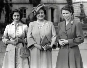 Queen Elizabeth, The Queen Mother (centre) with her daughters, Princess Elizabeth Queen Elizabeth, The Queen Mother (centre) with her daughters, Princess Elizabeth