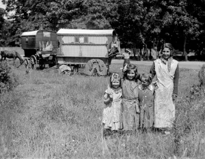 Romany gypsy girls posing outside their caravans on Epsom Downs during the Epsom Romany gypsy girls posing outside their caravans on Epsom Downs during the Epsom