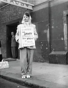 Waiters, chefs and kitchen hands at Londons Savoy hotel went on strike early today Waiters, chefs and kitchen hands at Londons Savoy hotel went on strike early today