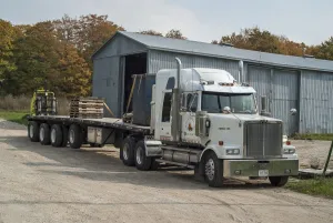 Western star 6x4 artic unit with a 4 axle lift trailer, the trailer is a flat bed Western star 6x4 artic unit with a 4 axle lift trailer, the trailer is a flat bed