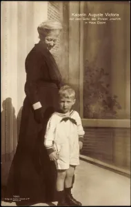 Ak Empress Auguste Victoria with son of Prince Joachim in the house Doorn (b/w photo) Ak Empress Auguste Victoria with son of Prince Joachim in the house Doorn (b/w photo)