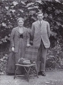 Beatrix Potter and William Heelis on their wedding day (b/w photo) Beatrix Potter and William Heelis on their wedding day (b/w photo)
