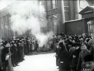 Burning of the Tsar's coat of arms on the Nevsky Prospekt near the Emperor' Burning of the Tsar's coat of arms on the Nevsky Prospekt near the Emperor'