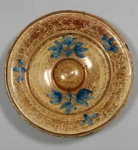 Decorated dish with blue flowers, Moorish (faience) Decorated dish with blue flowers, Moorish (faience)