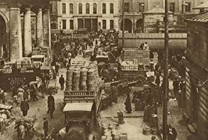1930 1939 Collection: Early morning in Covent Garden Market (b / w photo)