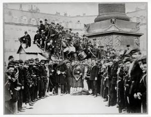 Federes before the Vendome Column during the Commune, 1871 (b/w photo) Federes before the Vendome Column during the Commune, 1871 (b/w photo)