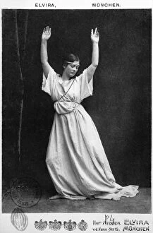 American Dancer Collection: Isadora Duncan (1877-1927) c. 1903-04 (b / w photo)