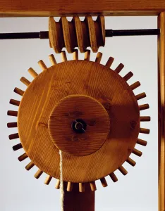 Model reconstruction of da Vinci's design for a helicoid mechanism (wood Model reconstruction of da Vinci's design for a helicoid mechanism (wood