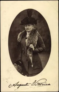 Passepartout Ak Empress Auguste Victoria, mink coat, welfare (b/w photo) Passepartout Ak Empress Auguste Victoria, mink coat, welfare (b/w photo)