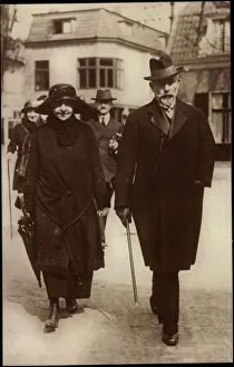 Photo Ak Empress Hermine, Kaiser Wilhelm II, Doorn, Walk (b/w photo) Photo Ak Empress Hermine, Kaiser Wilhelm II, Doorn, Walk (b/w photo)