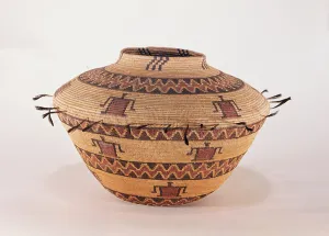 Pomo feather trimmed storage basket, from California (woven fibre) Pomo feather trimmed storage basket, from California (woven fibre)
