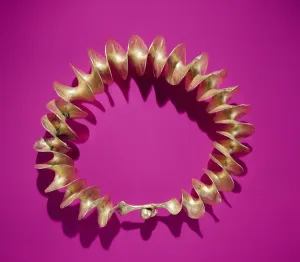 Ribbon torc, near Belfast, County Antrim, Late Bronze Age, 1200-1000 BC (gold) Ribbon torc, near Belfast, County Antrim, Late Bronze Age, 1200-1000 BC (gold)