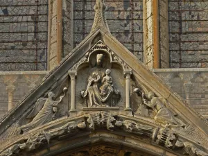 A view of a detail on the south facade with the Virgin & Child A view of a detail on the south facade with the Virgin & Child