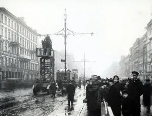 Workers carrying out repairs to tram lines, St Petersburg, c.1914 (b/w photo) Workers carrying out repairs to tram lines, St Petersburg, c.1914 (b/w photo)