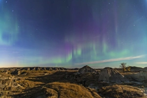 Aurora borealis over the badlands of Dinosaur Provincial Park, Canada Aurora borealis over the badlands of Dinosaur Provincial Park, Canada