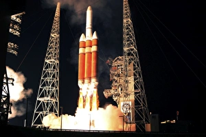 A Delta IV Heavy rocket lifts off A Delta IV Heavy rocket lifts off