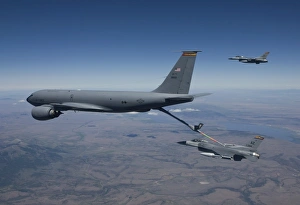 Two F-16 Fighting Falcons conduct aerial refueling with a KC-135 Stratotanker Two F-16 Fighting Falcons conduct aerial refueling with a KC-135 Stratotanker