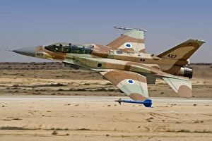 Images Dated 16th May 2006: An F-16I Sufa of the Israeli Air Force taking off from Ramon Air Base