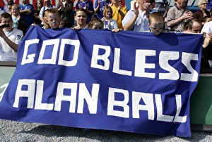 Everton v Manchester United Young Everton fans hold a banner to commemorate Alan Ball Everton v Manchester United Young Everton fans hold a banner to commemorate Alan Ball