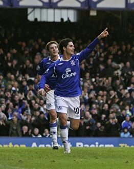 Images Dated 12th February 2009: Mikel Arteta's Debut Goal: Everton's Victory Over Bolton Wanderers