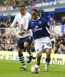 Images Dated 9th May 2009: Pienaar vs. Jenas: Everton vs. Tottenham Clash in the Barclays Premier League (08/09)