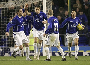 <b class=qtipBold><figcaption>Team Celebration</figcaption></b><br>The lads want a quick restart after Beattie's goal<br><em>© Everton 2005 - All Rights Reserved</em> Team Celebration