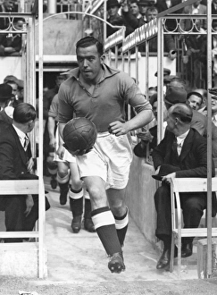 William Dixie Dean runs out for Everton against Arsenal at Highbury William Dixie Dean runs out for Everton against Arsenal at Highbury