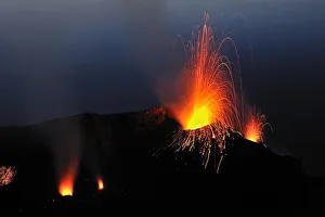 Eruptions on Stromboli Volcano, Aeolian Islands, Italy, May 2009 Eruptions on Stromboli Volcano, Aeolian Islands, Italy, May 2009