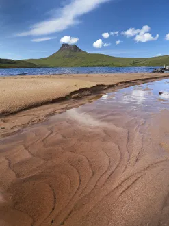 Sandy shore of Loch Lurgain with Stac Pollaidh in the background, Highlands, Scotland Sandy shore of Loch Lurgain with Stac Pollaidh in the background, Highlands, Scotland