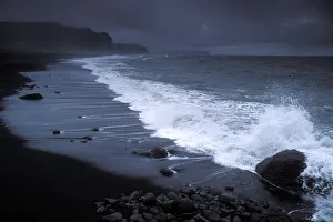 Waves on black sand beach of Vik, Southern Iceland 2005 Waves on black sand beach of Vik, Southern Iceland 2005
