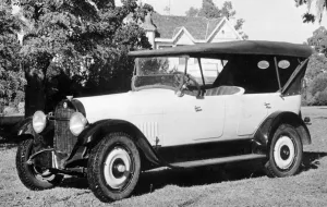 Old American Automobiles Prints: 1920 Studebaker Big Six. Creator: Unknown