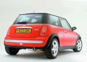 Vintage Road Transport Images Prints: 2001 Mini Cooper