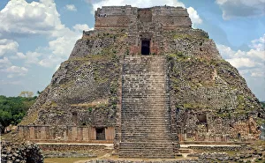 Mayan Pyramid Prints: 2685024