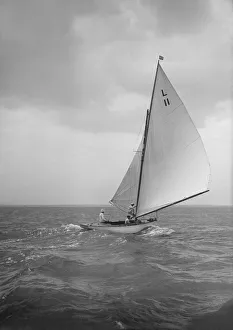 The 6 Metre Womba II running downwind, 1913. Creator: Kirk & Sons of Cowes The 6 Metre Womba II running downwind, 1913. Creator: Kirk & Sons of Cowes