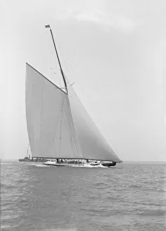 Americas Cup challenger Shamrock IV sailing without topsail, 1914. Creator Americas Cup challenger Shamrock IV sailing without topsail, 1914. Creator