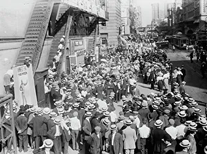 Black And White NYC Images Prints: Crowds waiting for Johnson in N.Y. between c1910 and c1915. Creator: Bain News Service