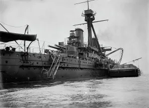 Black And White Naval Images Prints: MINAS GERAES coaling, between c1910 and c1915. Creator: Bain News Service