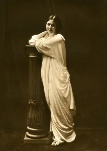 Miss Isadora Duncan, late 19th century.Artist: Dover Street Studios Miss Isadora Duncan, late 19th century.Artist: Dover Street Studios