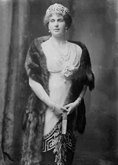 Vintage Women's Clothing Styles Prints: Queen of Spain, c1916. Creator: Bain News Service