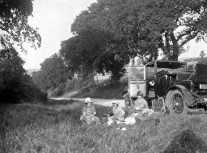 Images Dated 2nd August 2010: Roadside picnic, c1920s-c1930s(?)