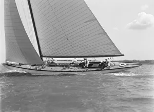 Unknown yacht sailing close-hauled. Creator: Kirk & Sons of Cowes Unknown yacht sailing close-hauled. Creator: Kirk & Sons of Cowes