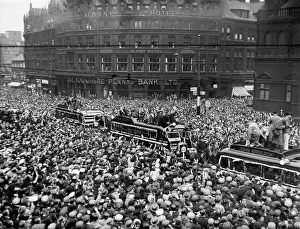 Cheering crowds greet Sheffield Wednesday team as they arrive home with the F.A. Cup 1935 Cheering crowds greet Sheffield Wednesday team as they arrive home with the F.A. Cup 1935