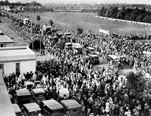 Crowds gather near Croydon aerodrome to welcome Amy Johnson's homecoming from Australia 1930 Crowds gather near Croydon aerodrome to welcome Amy Johnson's homecoming from Australia 1930