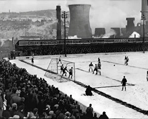 Football Collection: FA Cup third round re-play 1955. Bradford city v Brentford FC at Valley Parade, Bradford