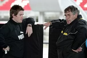 Images Dated 20th January 2003: Formula One Testing: Rob Smedley Jordan Race Engineer talks with Gary Anderson Jordan Designer