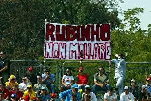 Images Dated 14th September 2002: Formula One World Championship: Italian fans make their feelings about Rubens Barrichello known