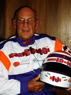 Images Dated 8th December 2004: SortED In 10 Promotion: Sir Stirling Moss promotes GlaxoSmithKlines SortED in 10