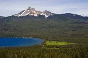 Diamond Lake And Mount Thielsen In Umpqua National Forest; Oregon, United States Of America Diamond Lake And Mount Thielsen In Umpqua National Forest; Oregon, United States Of America