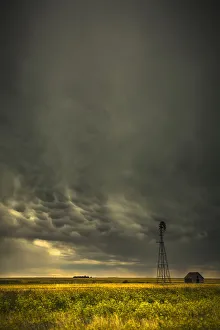 Mammatus storm clouds above a windmill on the saskatchewan prairies; Saskatchewan, canada Mammatus storm clouds above a windmill on the saskatchewan prairies; Saskatchewan, canada