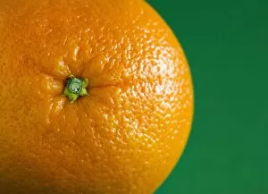 Images Dated 5th February 2006: Orange Fruit On Green Background